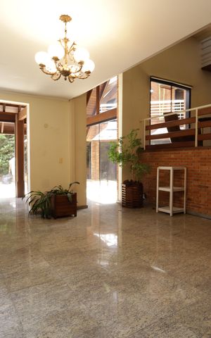 Casa à venda com 715m², 4 quartos e 8 vagasSala