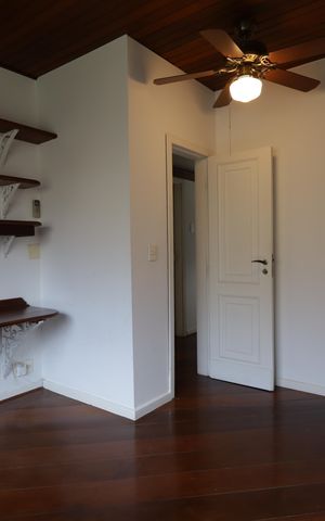 Casa à venda com 715m², 4 quartos e 8 vagasEscritório