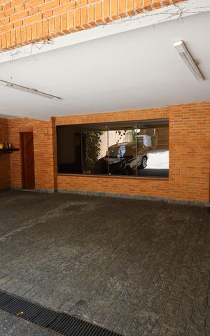 Casa à venda com 715m², 4 quartos e 8 vagasGaragem