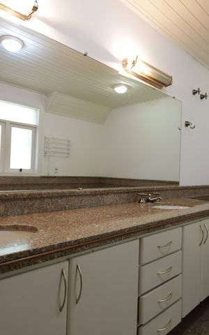 Casa à venda com 715m², 4 quartos e 8 vagasBanheiro da Suíte 1