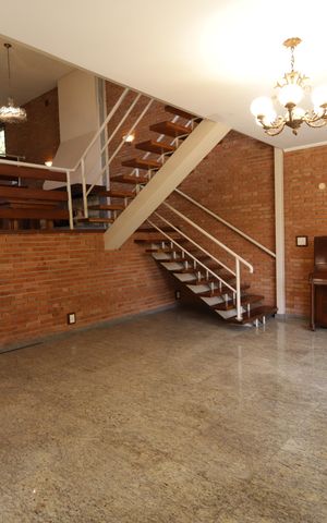 Casa à venda com 715m², 4 quartos e 8 vagasSala
