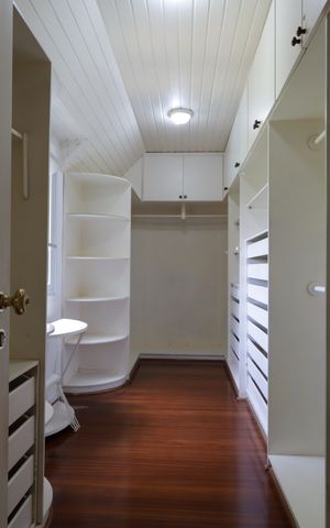 Casa à venda com 715m², 4 quartos e 8 vagasCloset da Suíte 1