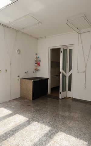 Casa à venda com 715m², 4 quartos e 8 vagasÁrea de Serviço