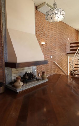 Casa à venda com 715m², 4 quartos e 8 vagasSala