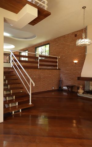 Casa à venda com 715m², 4 quartos e 8 vagasSala