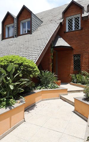 Casa à venda com 715m², 4 quartos e 8 vagasFachada