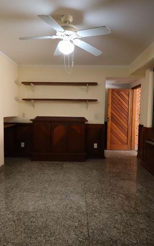 Casa à venda com 715m², 4 quartos e 8 vagasQuarto de Serviço