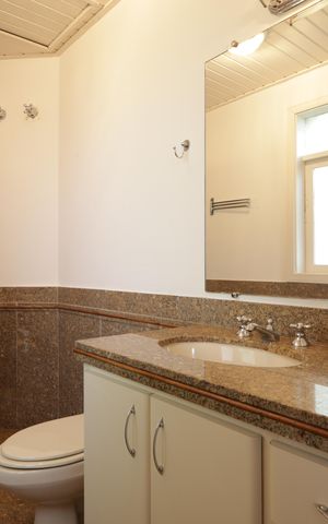 Casa à venda com 715m², 4 quartos e 8 vagasBanheiro da Suíte 4