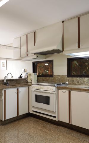 Casa à venda com 715m², 4 quartos e 8 vagasCozinha