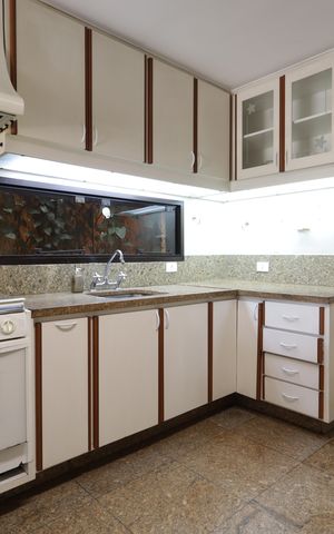 Casa à venda com 715m², 4 quartos e 8 vagasCozinha