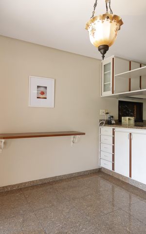 Casa à venda com 715m², 4 quartos e 8 vagasCopa