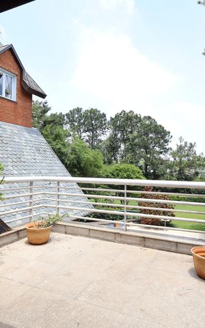 Casa à venda com 715m², 4 quartos e 8 vagasVaranda da Sala de Jantar