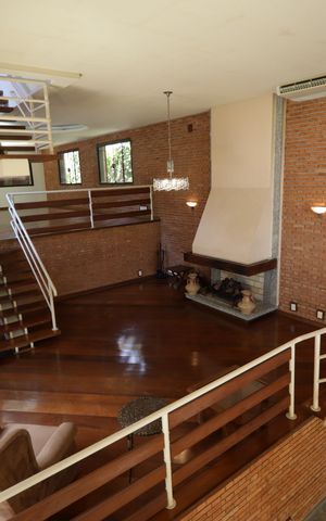 Casa à venda com 715m², 4 quartos e 8 vagasSala