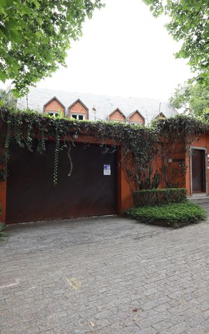 Casa à venda com 715m², 4 quartos e 8 vagasFachada