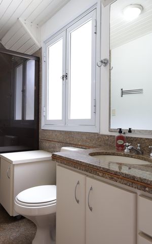 Casa à venda com 715m², 4 quartos e 8 vagasBanheiro da Suíte 3