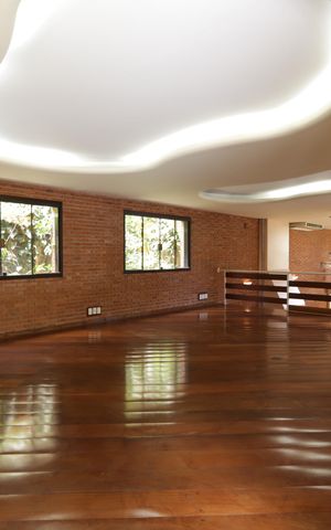 Casa à venda com 715m², 4 quartos e 8 vagasSala