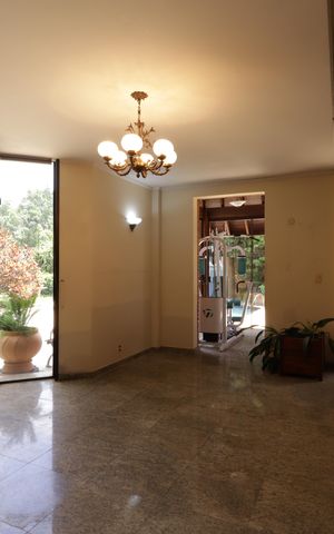 Casa à venda com 715m², 4 quartos e 8 vagasSala