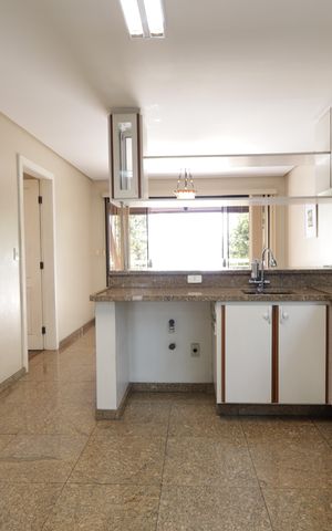 Casa à venda com 715m², 4 quartos e 8 vagasCozinha