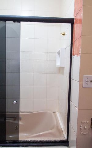 Apartamento para alugar com 183m², 3 quartos e 2 vagas Apartamento para alugar com 183m², 3 quartos e 2 vagasBanheiro da Suíte 1