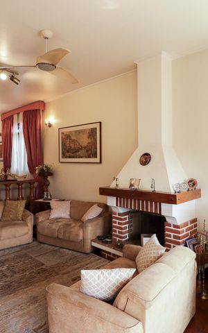 Casa à venda com 470m², 4 quartos e 7 vagas Casa à venda com 470m², 4 quartos e 7 vagasSala