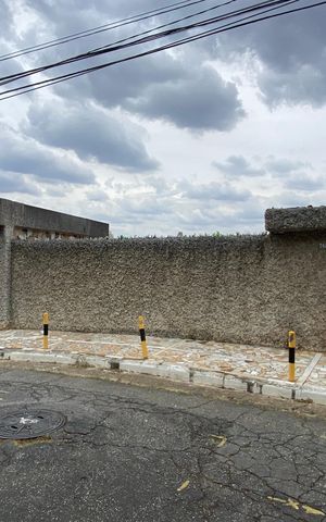 Casa para alugar com 310m², 2 quartos e 1 vaga Casa para alugar com 310m², 2 quartos e 1 vagaFachada