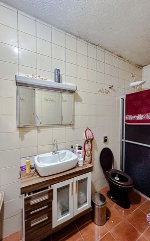 Casa à venda com 195m², 5 quartos e 2 vagasBanheiro (Casa 2)