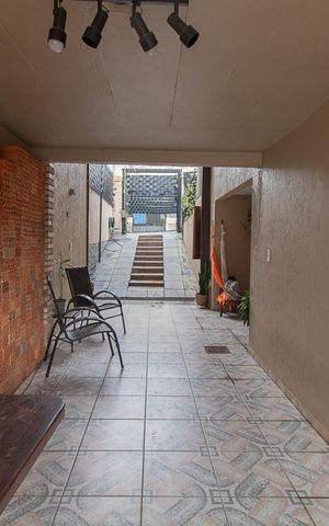 Casa à venda com 300m², 2 quartos e 2 vagasGaragem