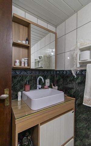 Casa à venda com 300m², 2 quartos e 2 vagasBanheiro