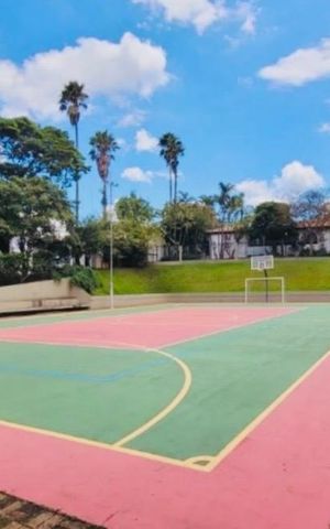 Casa de condomínio para alugar com 282m², 4 quartos e 4 vagas Casa de condomínio para alugar com 282m², 4 quartos e 4 vagasÁrea comum- Quadra Esportiva