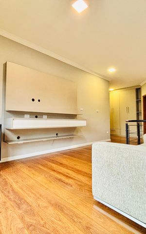 Casa de condomínio para alugar com 282m², 4 quartos e 4 vagas Casa de condomínio para alugar com 282m², 4 quartos e 4 vagasSala 2
