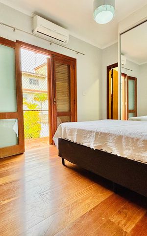 Casa de condomínio para alugar com 282m², 4 quartos e 4 vagas Casa de condomínio para alugar com 282m², 4 quartos e 4 vagasSuíte 1