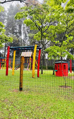 Casa de condomínio para alugar com 282m², 4 quartos e 4 vagas Casa de condomínio para alugar com 282m², 4 quartos e 4 vagasÁrea comum - Playground
