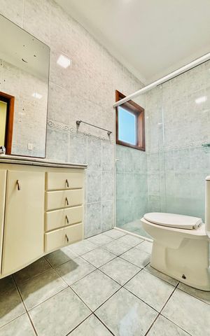 Casa de condomínio para alugar com 282m², 4 quartos e 4 vagas Casa de condomínio para alugar com 282m², 4 quartos e 4 vagasBanheiro Social
