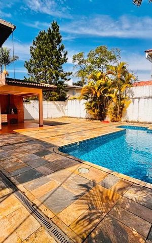 Casa de condomínio para alugar com 282m², 4 quartos e 4 vagas Casa de condomínio para alugar com 282m², 4 quartos e 4 vagasPiscina