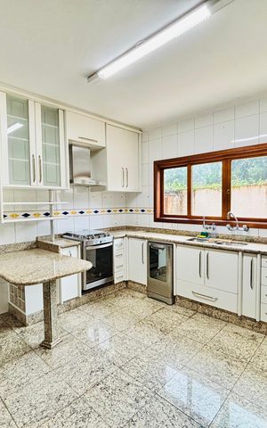 Casa de condomínio para alugar com 282m², 4 quartos e 4 vagas Casa de condomínio para alugar com 282m², 4 quartos e 4 vagasCozinha