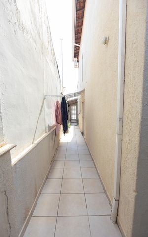 Casa à venda com 270m², 2 quartos e 2 vagas Casa à venda com 270m², 2 quartos e 2 vagasCorredor Externo