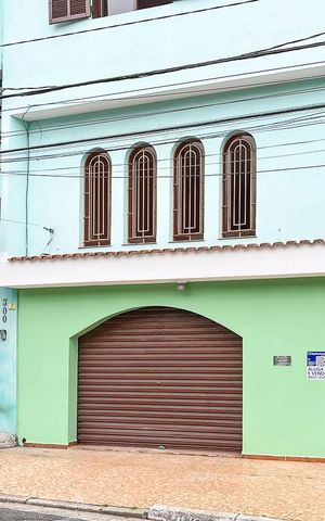 Casa à venda com 506m², 3 quartos e 4 vagasFachada + plaquinha