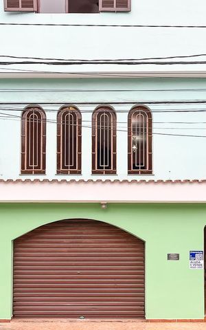 Casa à venda com 506m², 3 quartos e 4 vagasFachada + plaquinha