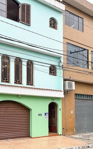 Casa à venda com 506m², 3 quartos e 4 vagasFachada + plaquinha