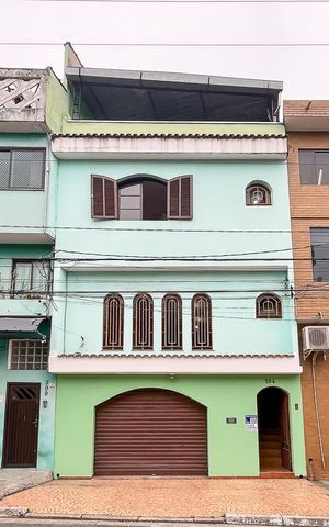 Casa à venda com 506m², 3 quartos e 4 vagasFachada + plaquinha