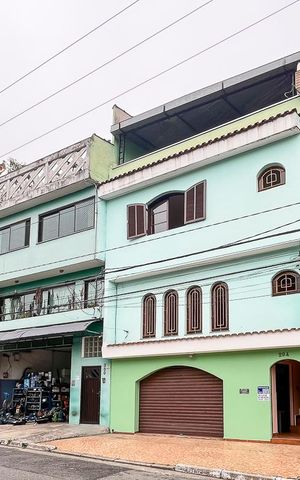 Casa à venda com 506m², 3 quartos e 4 vagasFachada + plaquinha