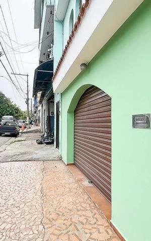 Casa à venda com 506m², 3 quartos e 4 vagasFachada + plaquinha