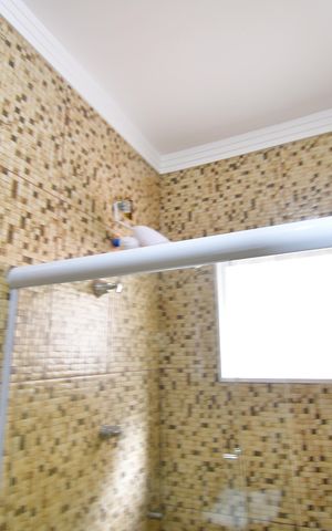 Casa para alugar com 80m², 2 quartos e 2 vagasBanheiro