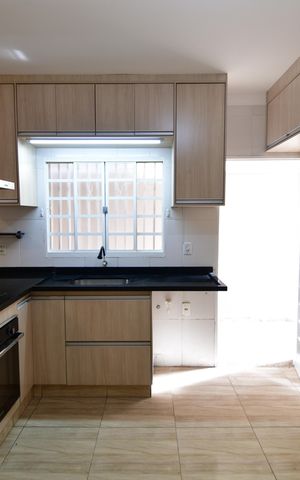 Casa para alugar com 80m², 2 quartos e 2 vagasCozinha