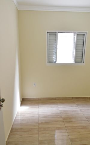 Casa para alugar com 80m², 2 quartos e 2 vagasQuarto 1