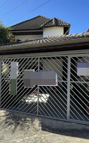 Casa à venda com 204m², 3 quartos e 2 vagas Casa à venda com 204m², 3 quartos e 2 vagasFachada