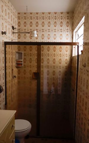 Casa à venda com 117m², 2 quartos e 1 vaga Casa à venda com 117m², 2 quartos e 1 vagaBanheiro