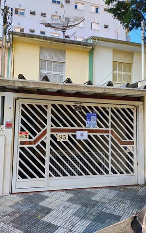 Casa à venda com 117m², 2 quartos e 1 vaga Casa à venda com 117m², 2 quartos e 1 vagaFachada