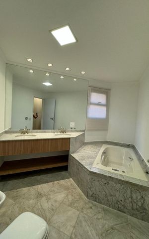 Apartamento para alugar com 267m², 4 quartos e 4 vagas