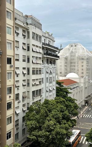Apartamento à venda com 180m², 4 quartos e 1 vaga Apartamento à venda com 180m², 4 quartos e 1 vagaSala